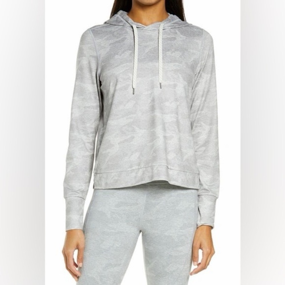 Vuori Halo Essential Light Gray Camo Hoodie Performance Pullover Size Small